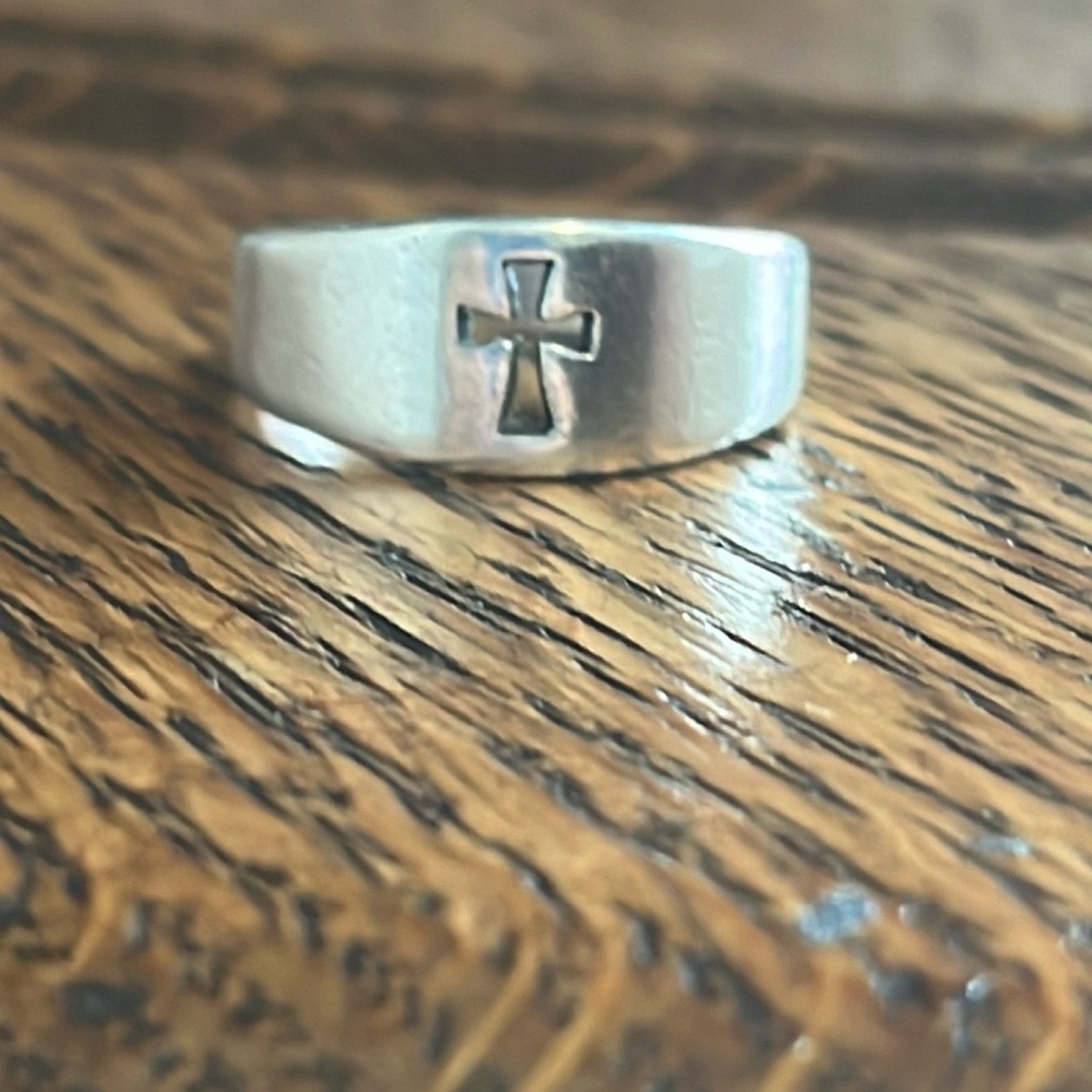 PRICE DROP!! James avery narrow crosslet ring